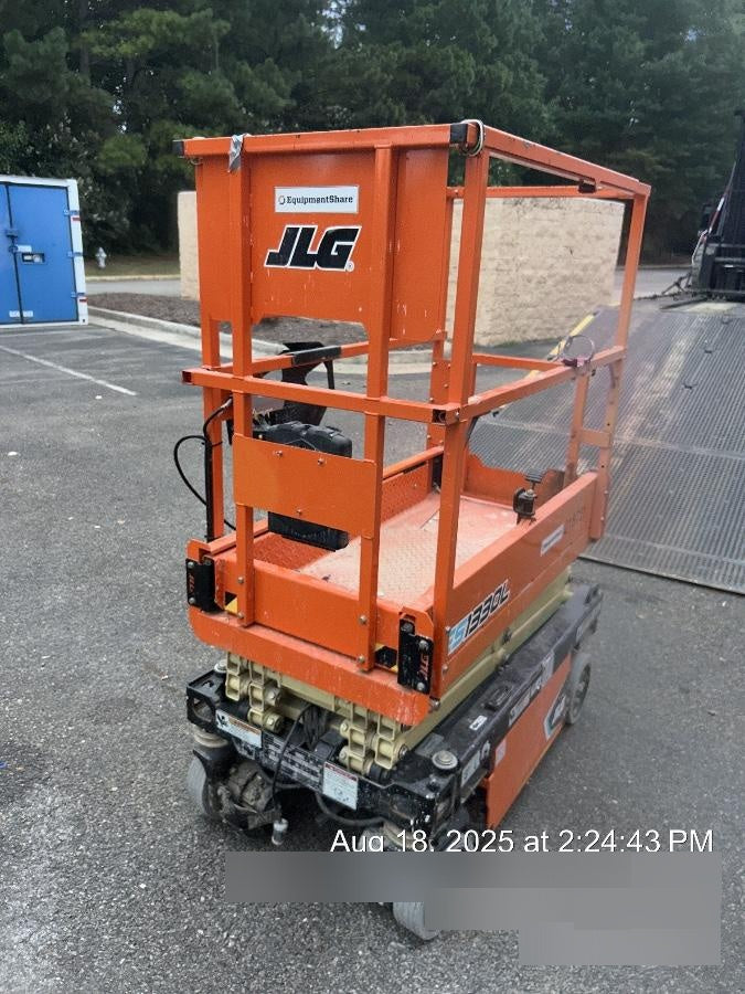 2022 JLG ES1330L