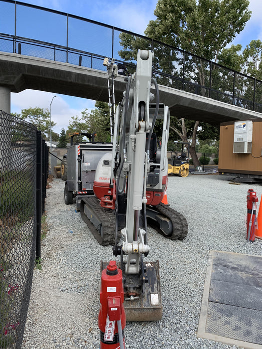 2022 TAKEUCHI TB235-2R
