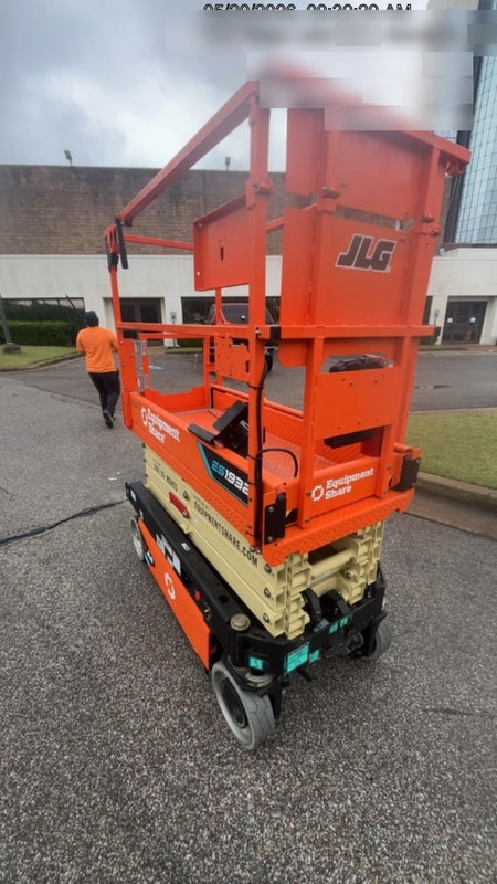 2025 JLG ES1932