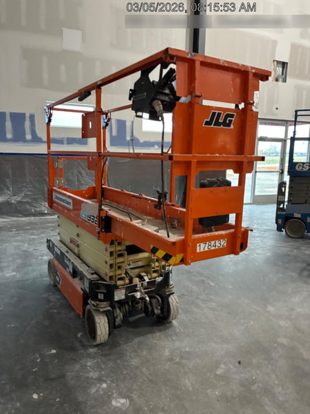 2021 JLG ES1932