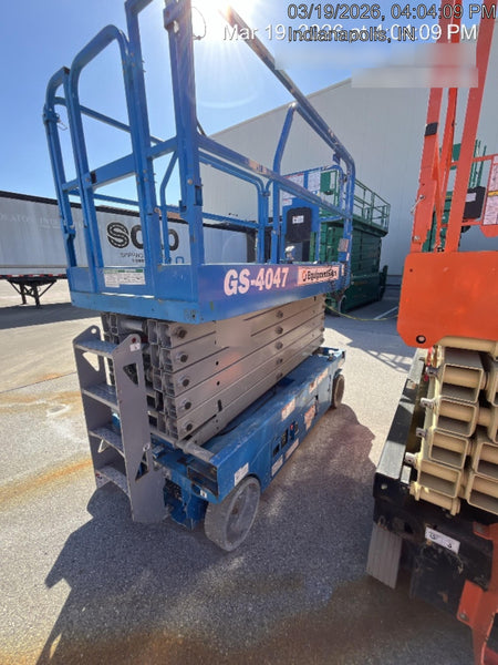 2019 Genie GS-4047 Folding rails with half height swing gate