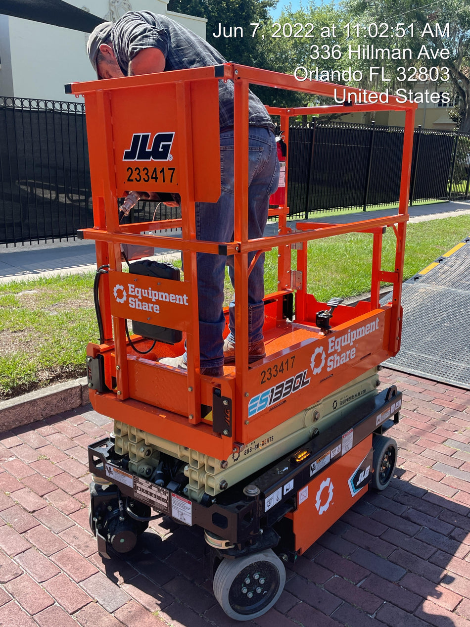 2022 JLG ES1330L