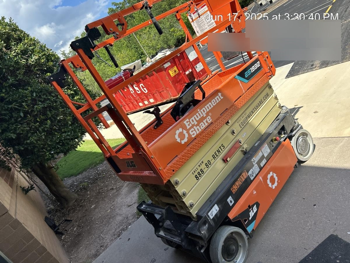 2025 JLG ES1932
