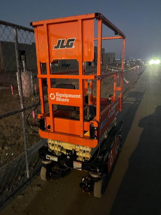 2022 JLG ES1330L