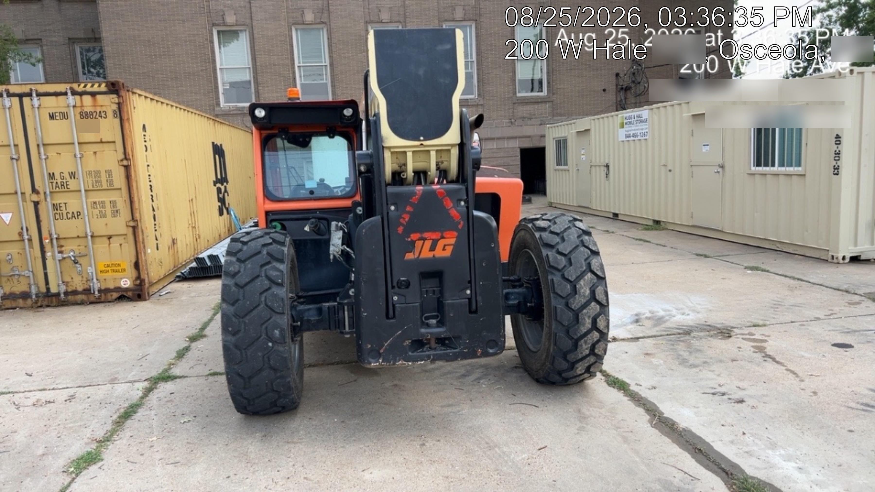 2016 JLG 1055
