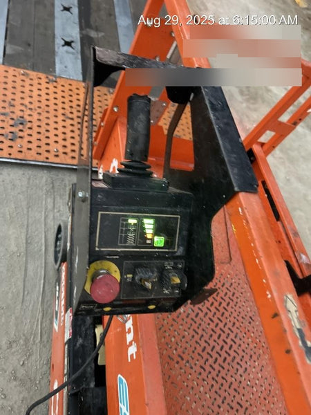 2022 JLG ES1330L