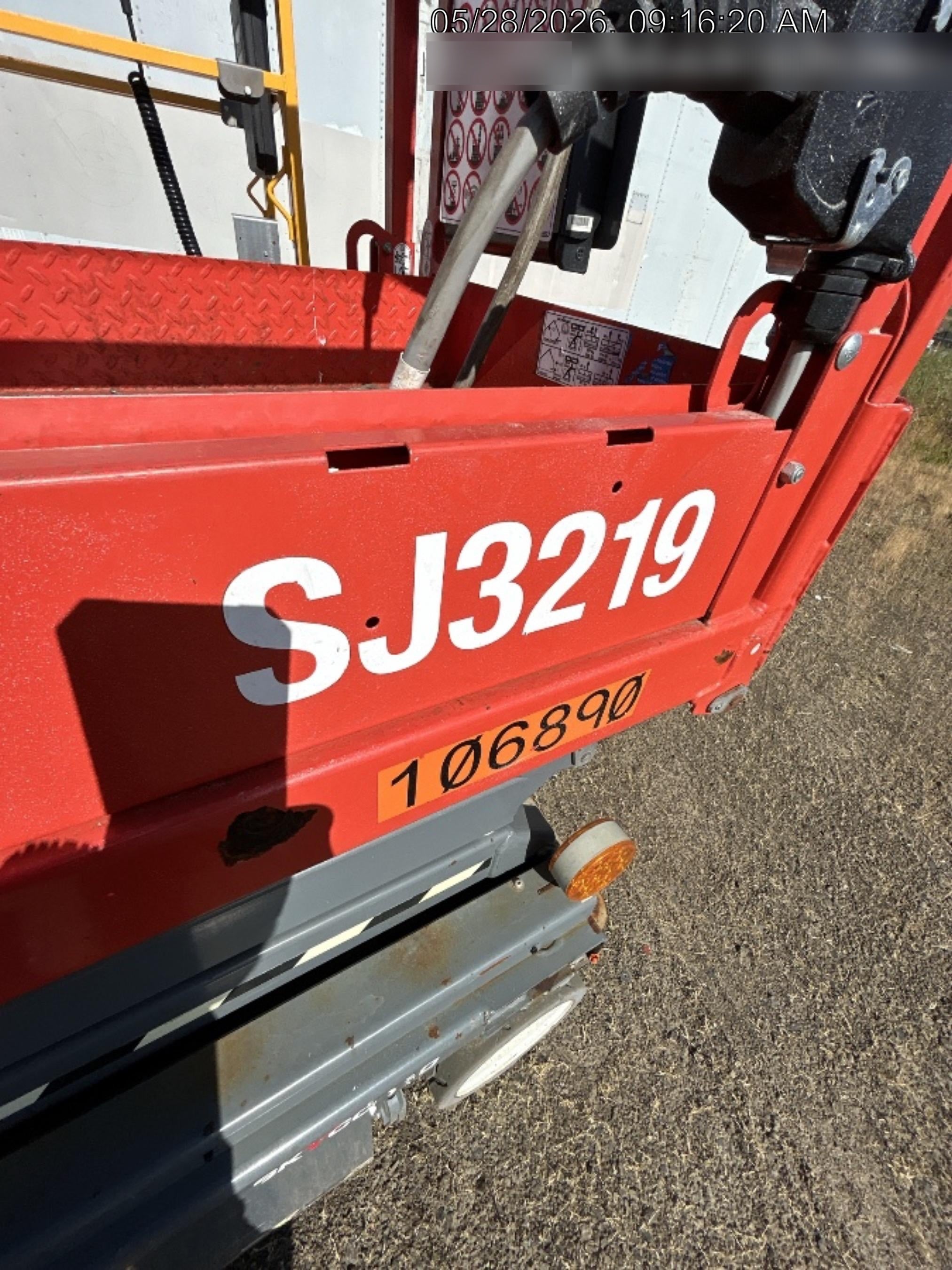 2020 Skyjack SJIII-3219 Solid NM Tires, Half height spring hinged entry gate, Dual Beacons, 800W Inverter