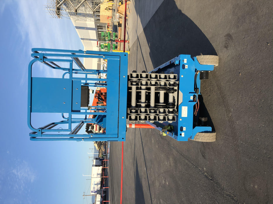 2019 Genie GS-4047 Folding rails with half height swing gate, 800W Inverter