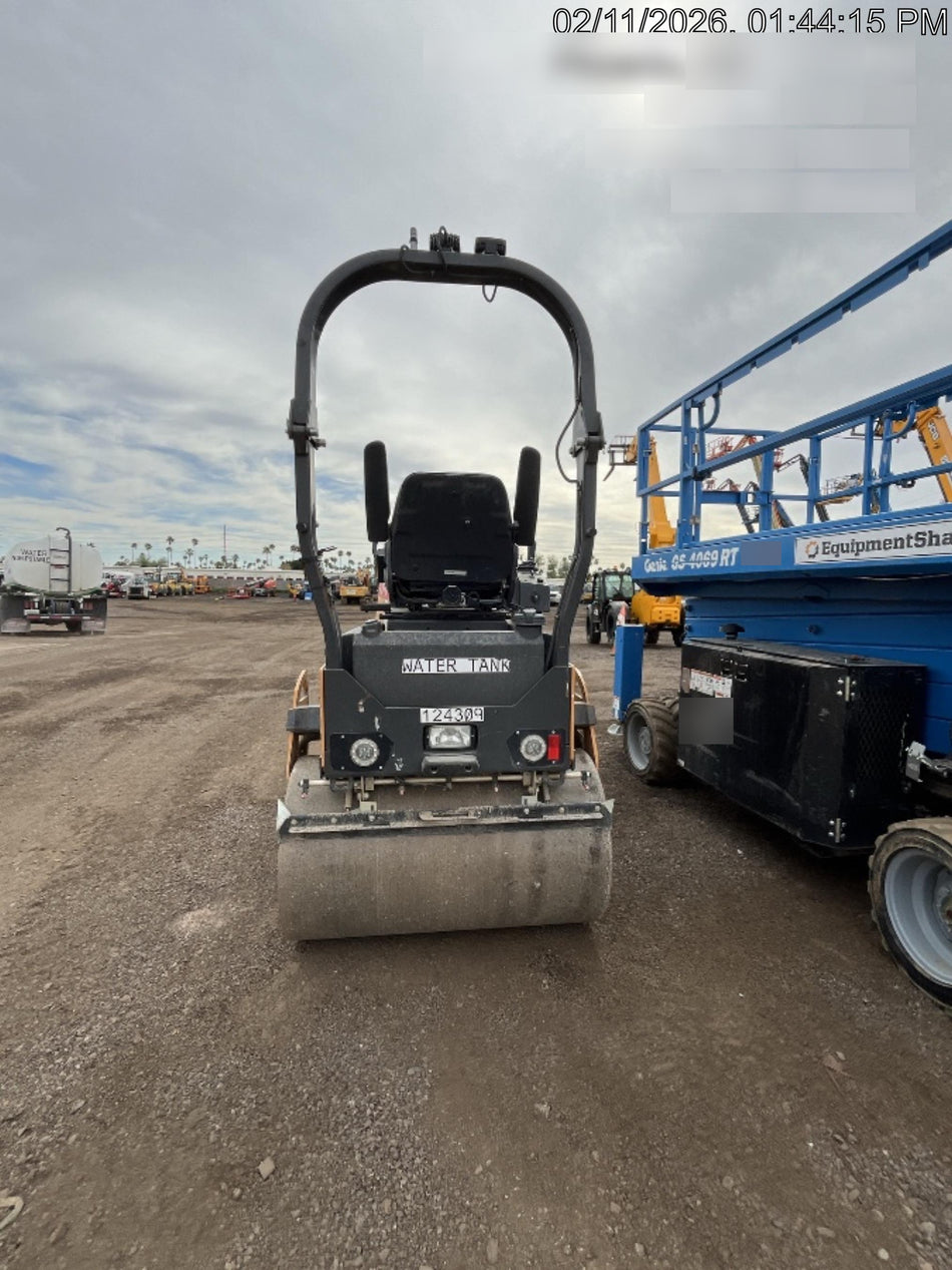 2020 CASE DV26E