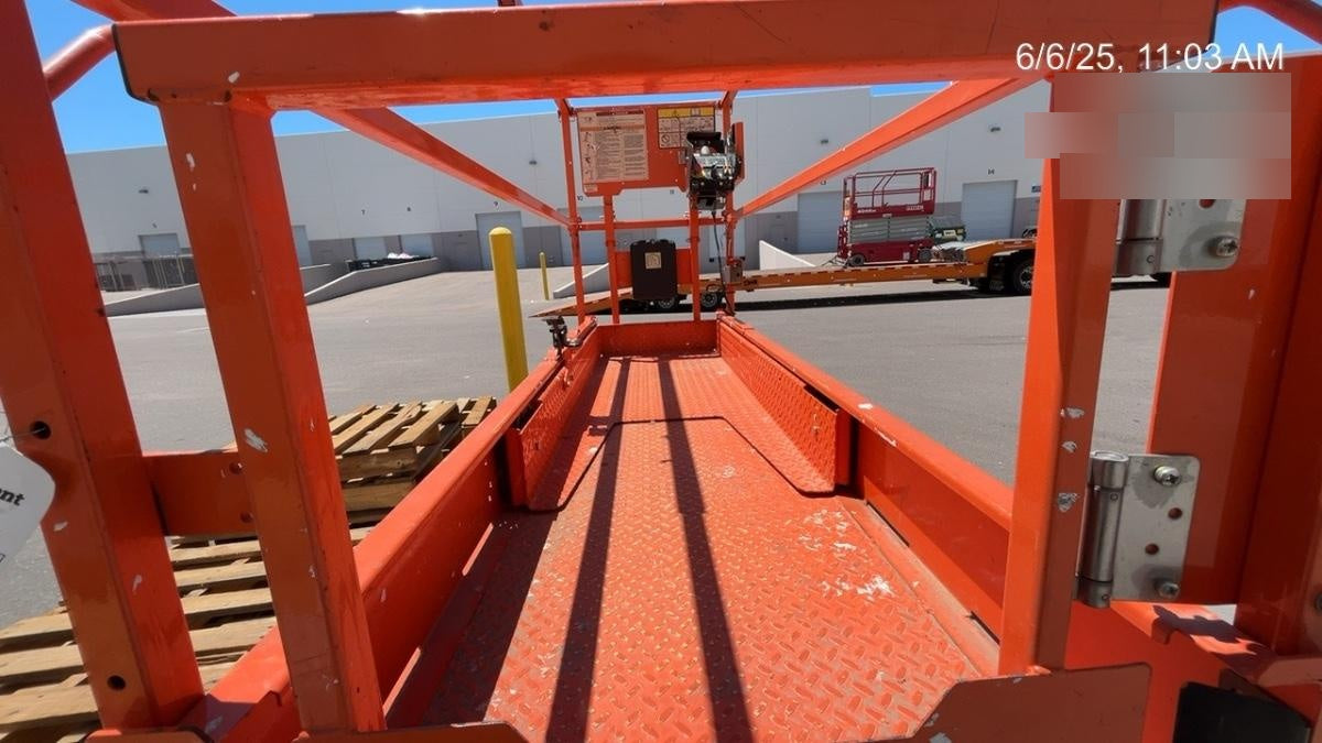 2022 JLG ES2632