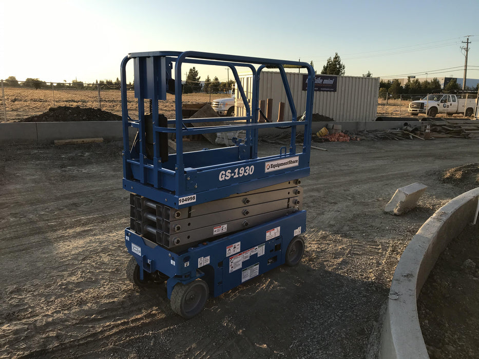 2020 Genie GS-1930 Fixed rails with chain entry gate - Pre A92.20, 800W Inverter