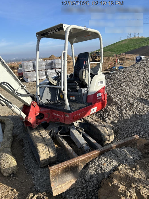 2022 TAKEUCHI TB235-2R