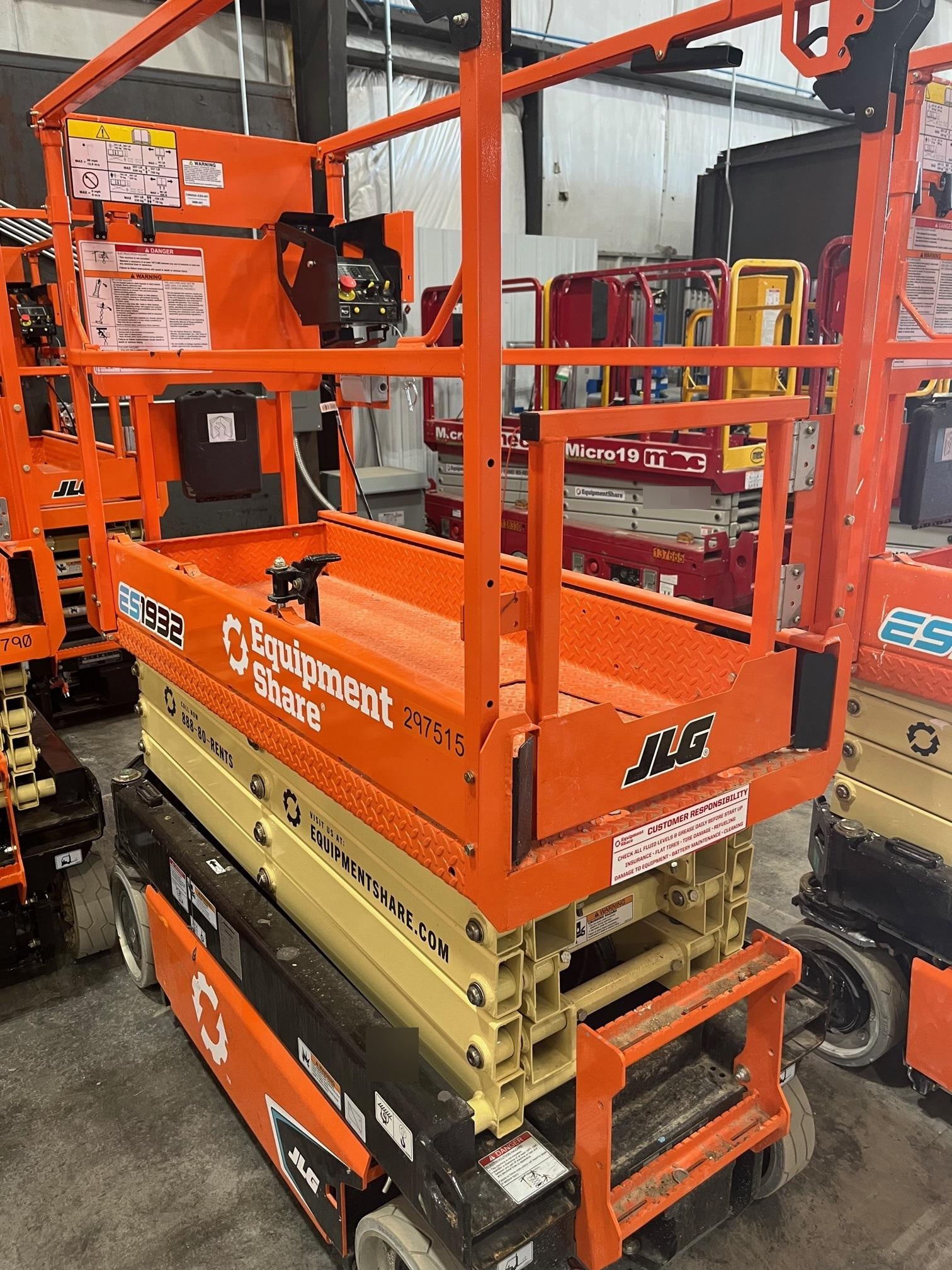 2023 JLG ES1932