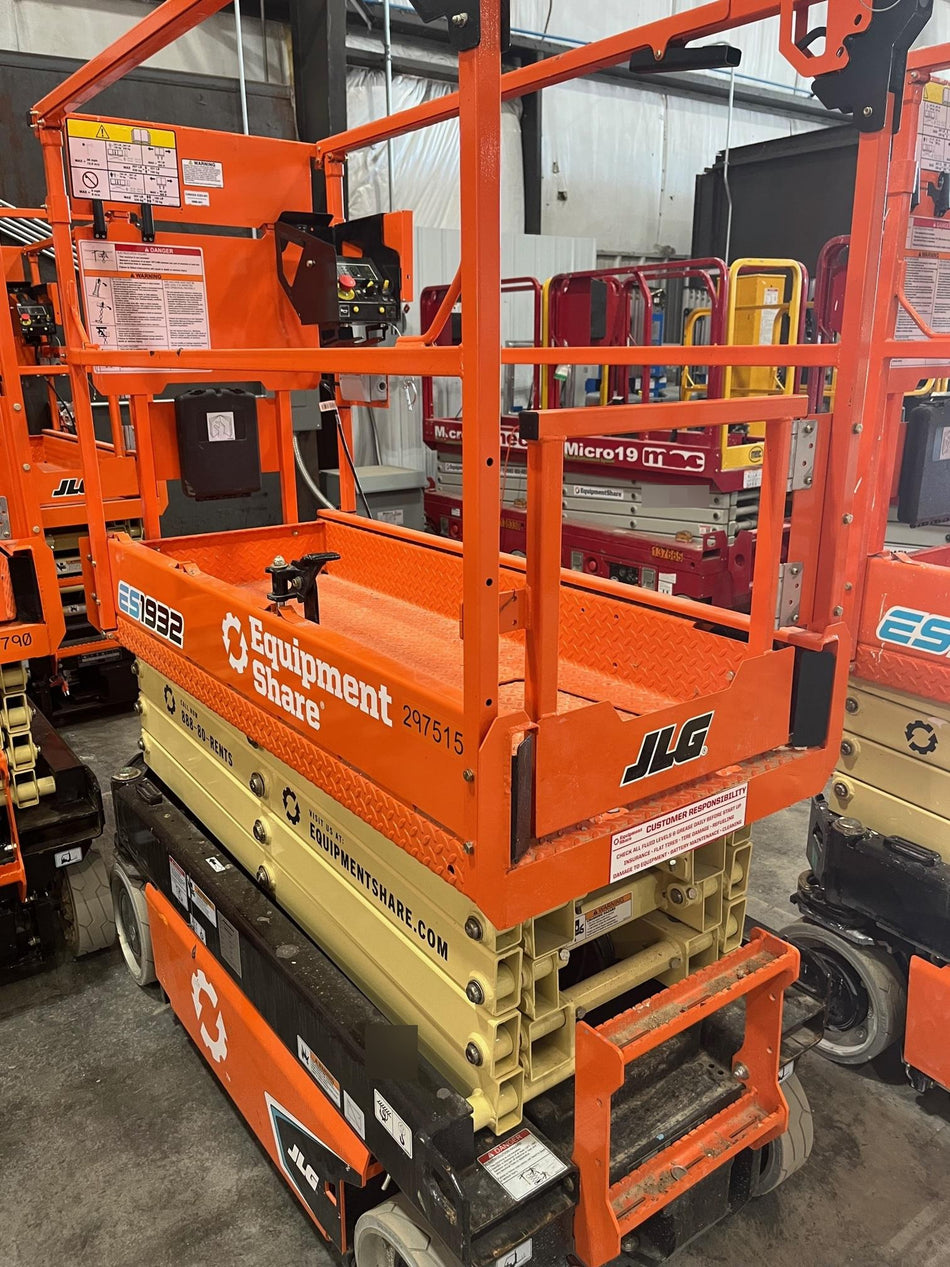 2023 JLG ES1932