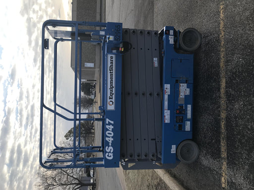 2019 Genie GS-4047 Folding rails with half height swing gate