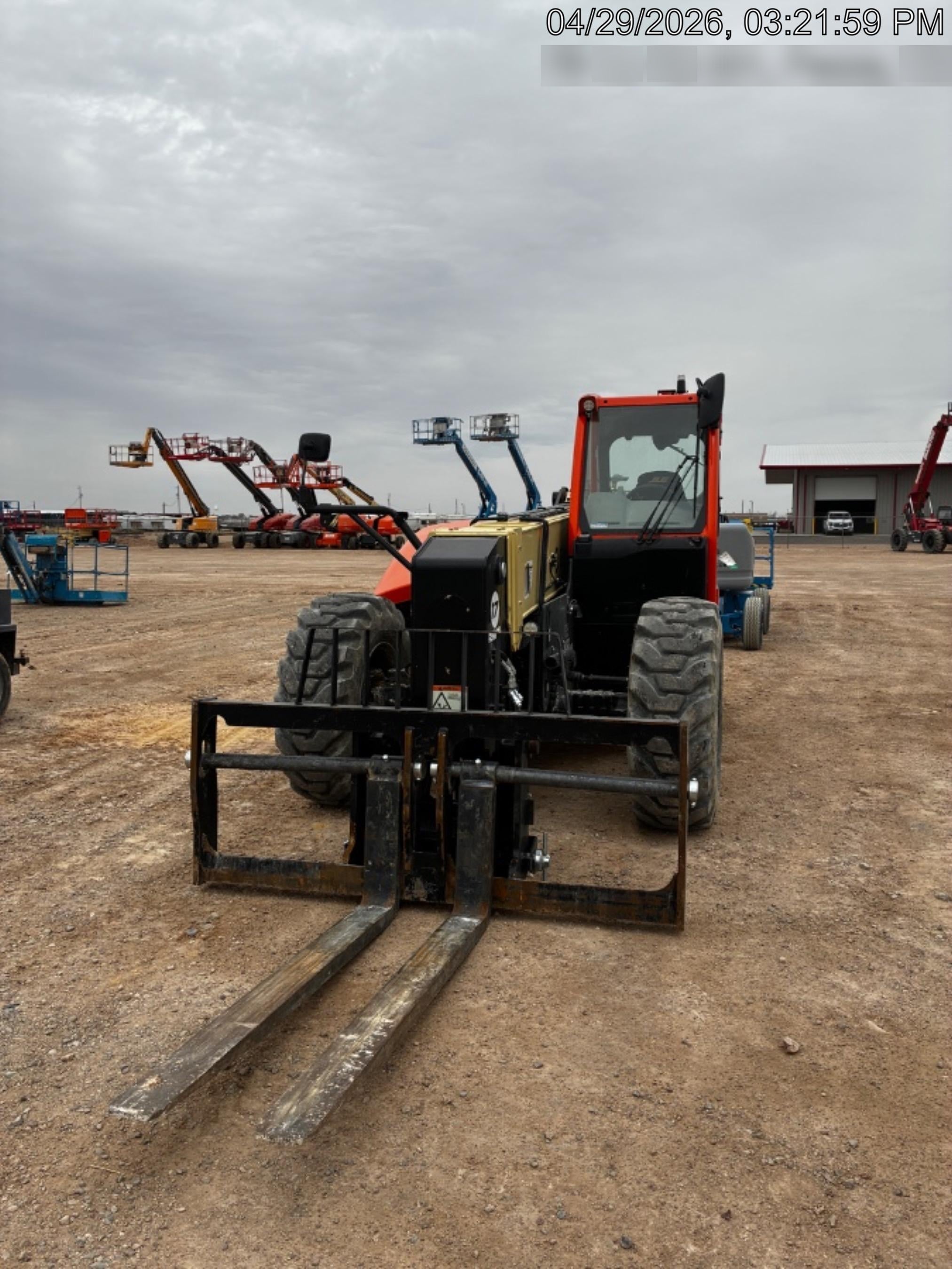 2025 JLG 1732