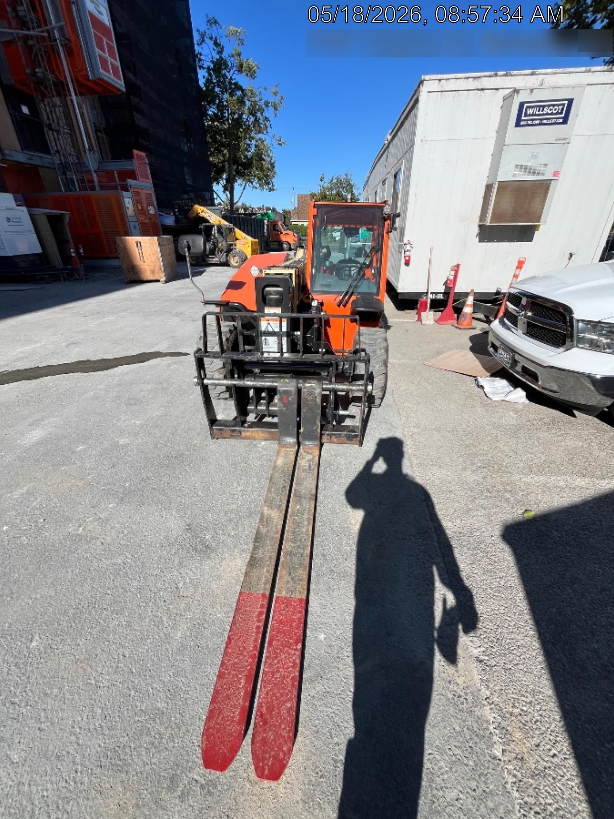 2025 JLG 519
