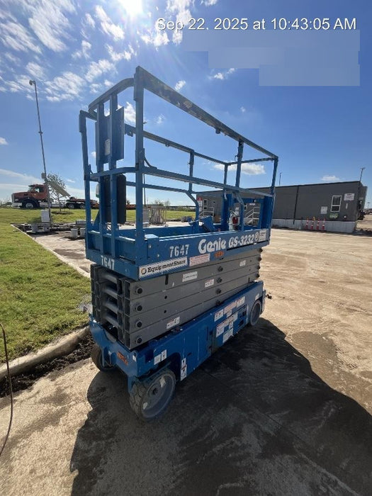 2017 Genie GS-3232 Genie GS3232 Lift w/Folding Rails and Swing Gate