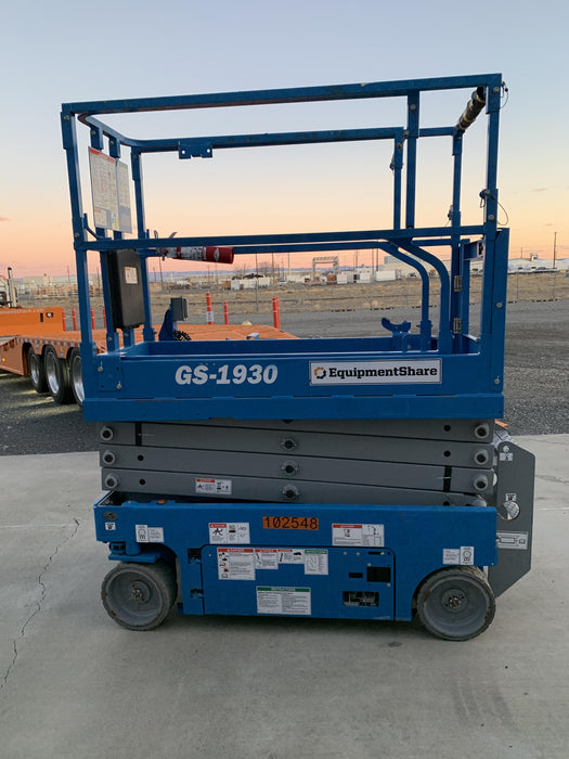 2020 Genie GS-1930 Solid Non Marking Tires, Beacon, Folding rails with half height swing gate, 800W Inverter