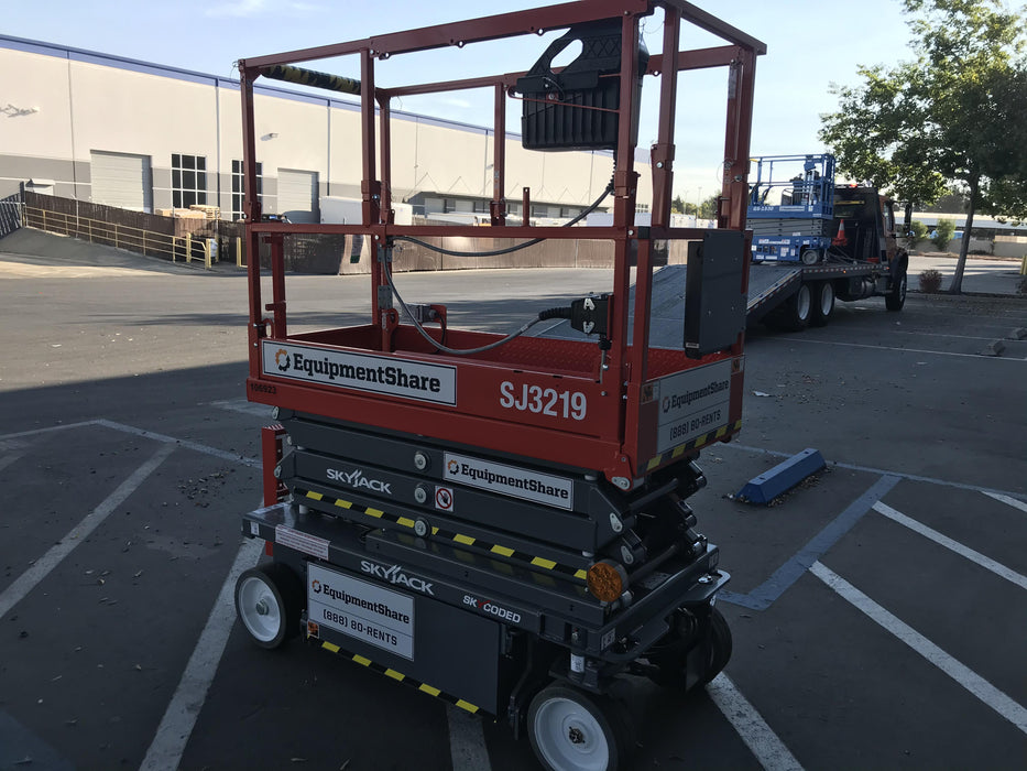 2020 Skyjack SJIII-3219 Solid NM Tires, Half height spring hinged entry gate, Dual Beacons, 800W Inverter