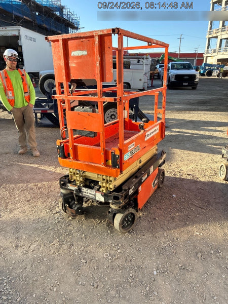 2021 JLG ES1330L