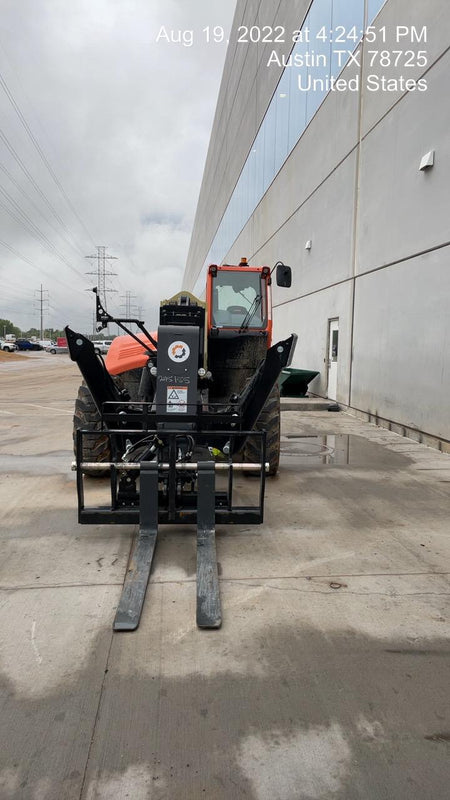 2022 JLG 1075