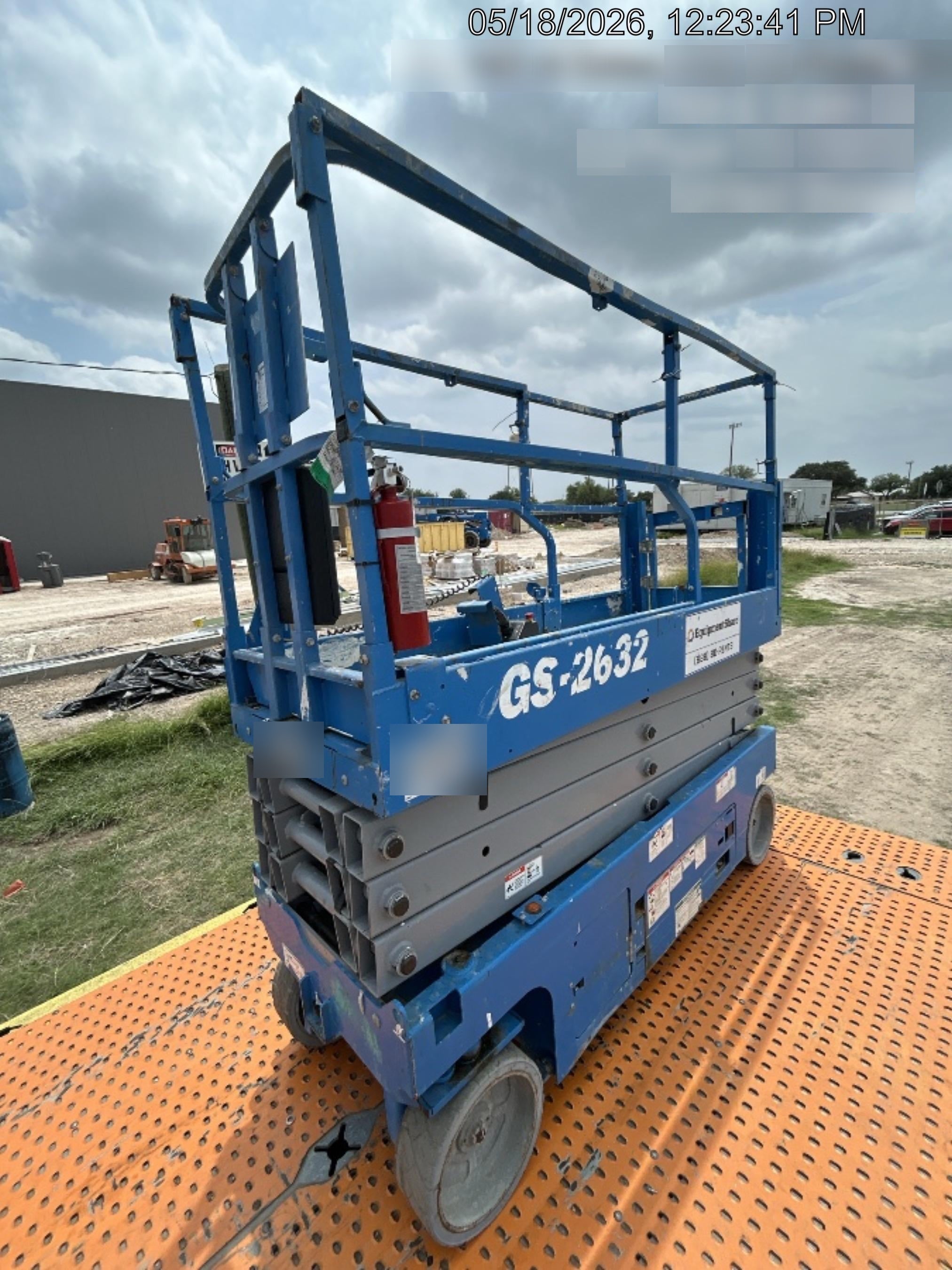2019 Genie GS-2632 Folding rails with half height swing gate