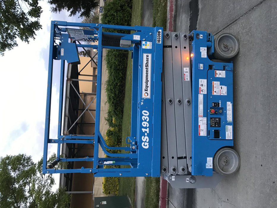 2020 Genie GS-1930 Solid Non Marking Tires, Beacon, Folding rails with half height swing gate, 800W Inverter