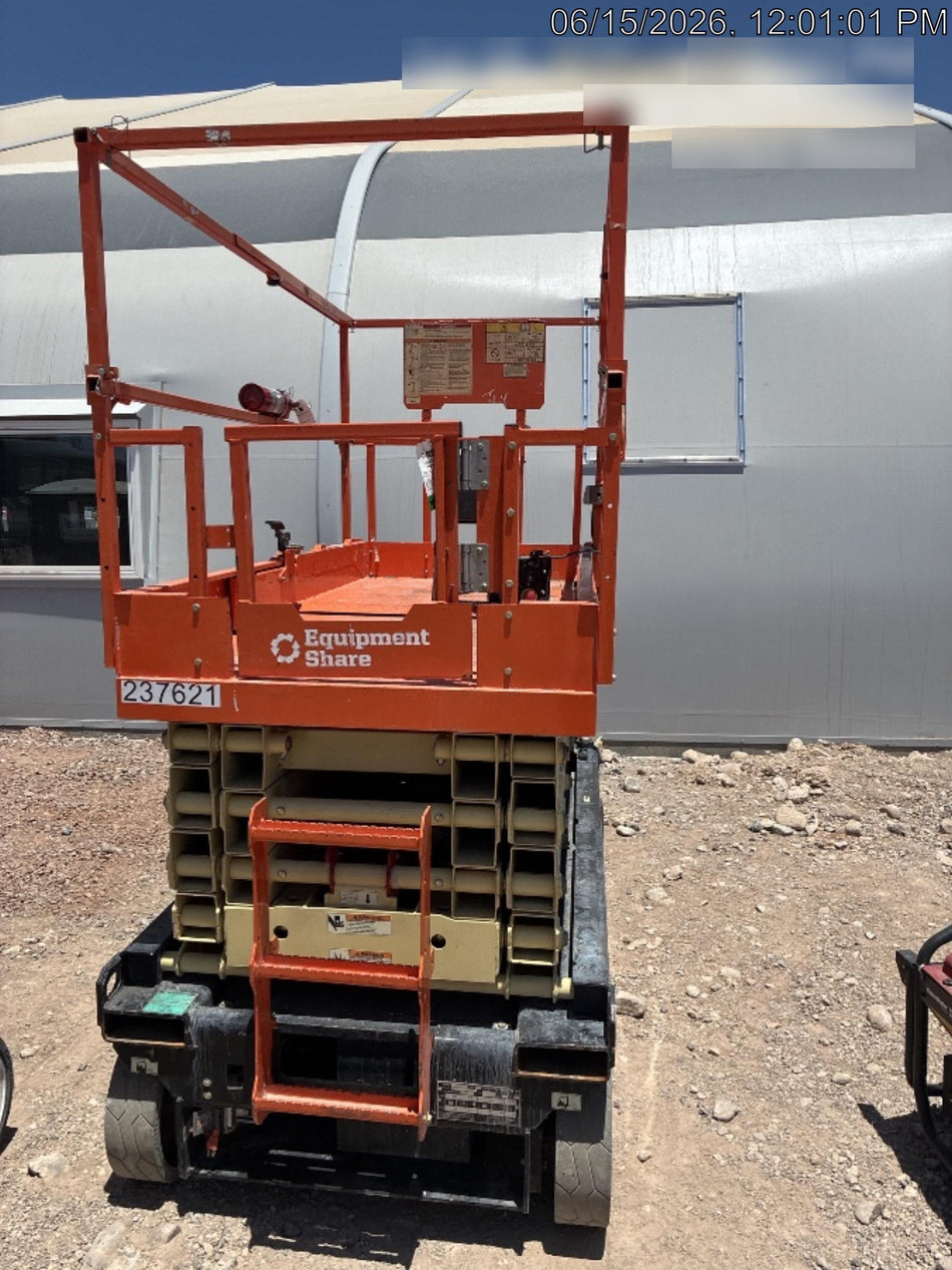 2022 JLG ES3246