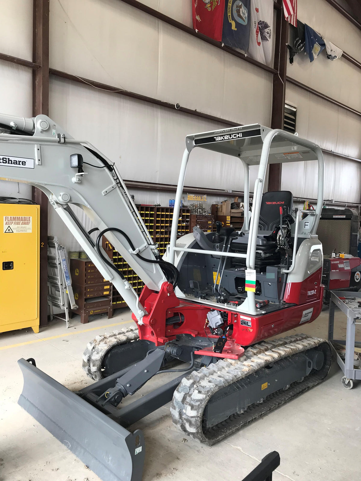 2022 TAKEUCHI TB235-2R