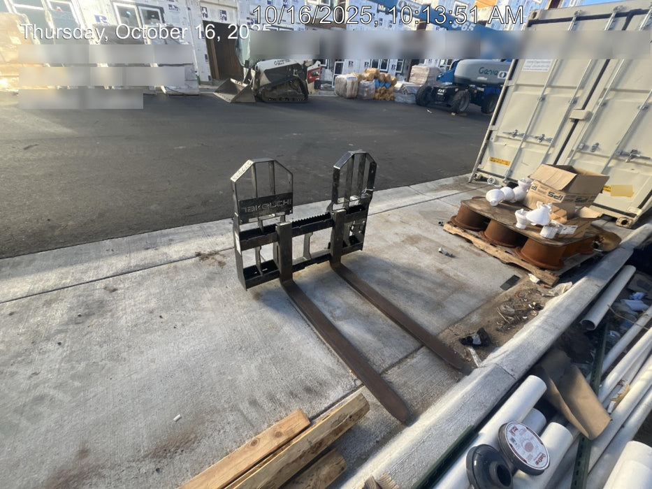 2022 TAKEUCHI 48" Pallet Forks - Takeuchi