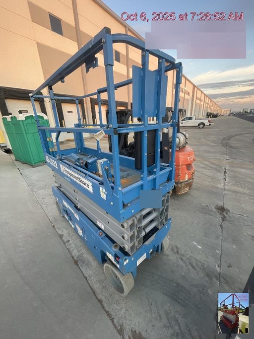 2019 Genie GS-2632 Folding rails with half height swing gate
