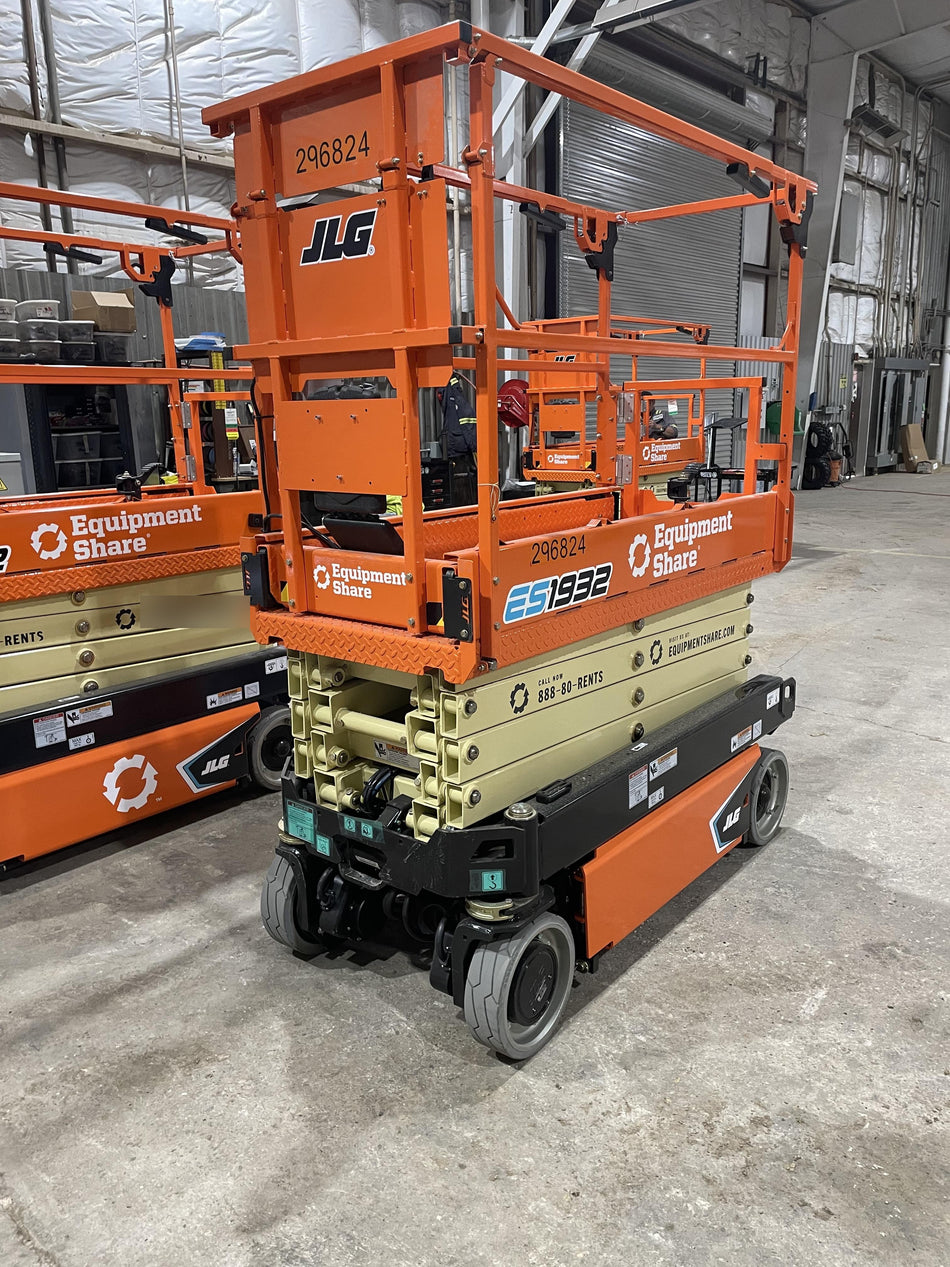 2023 JLG ES1932