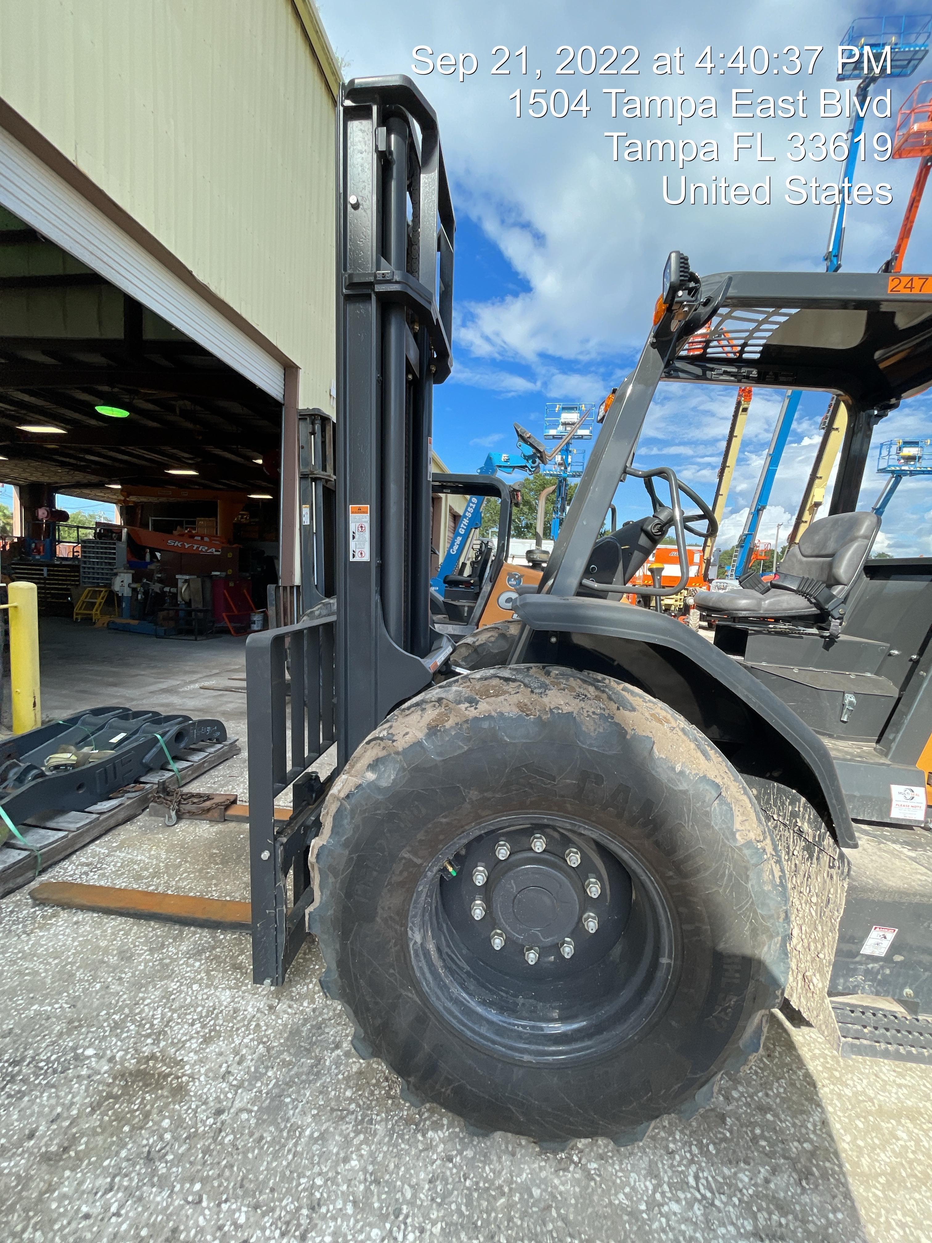 2022 CASE 586H