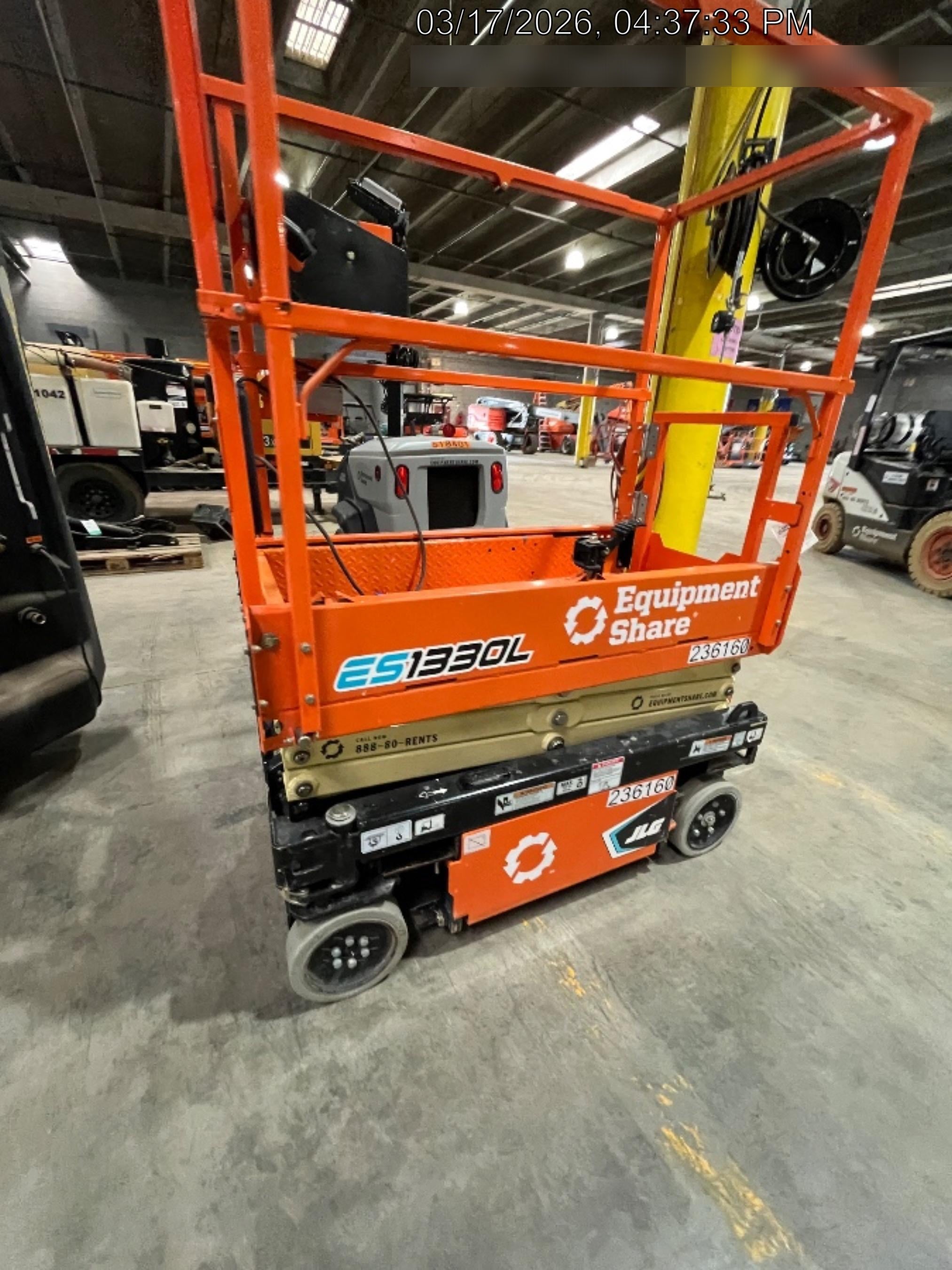 2022 JLG ES1330L