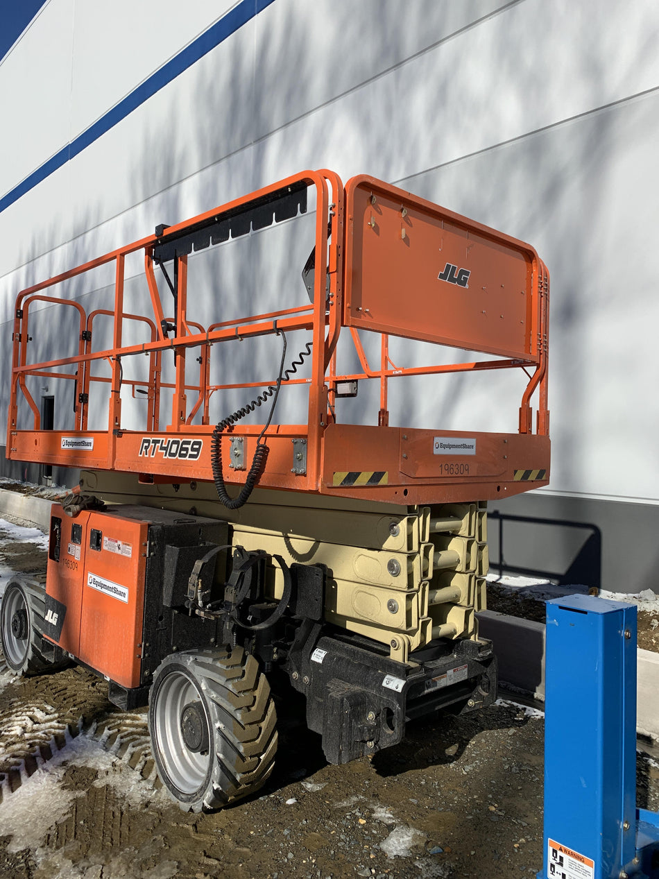 2021 JLG RT4069