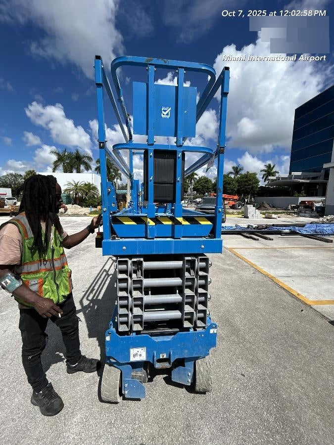 2023 GENIE GS-3232