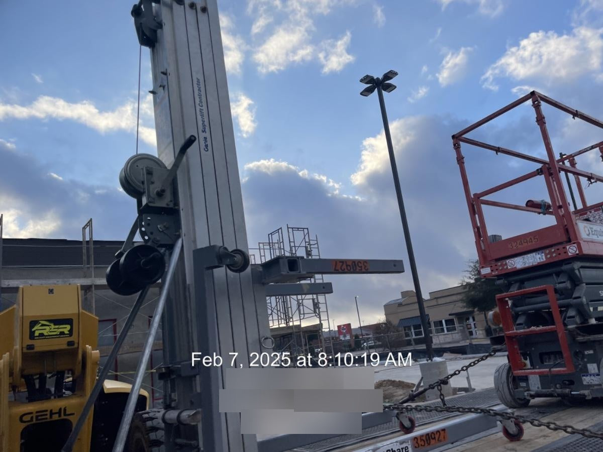 2023 GENIE SLC-24