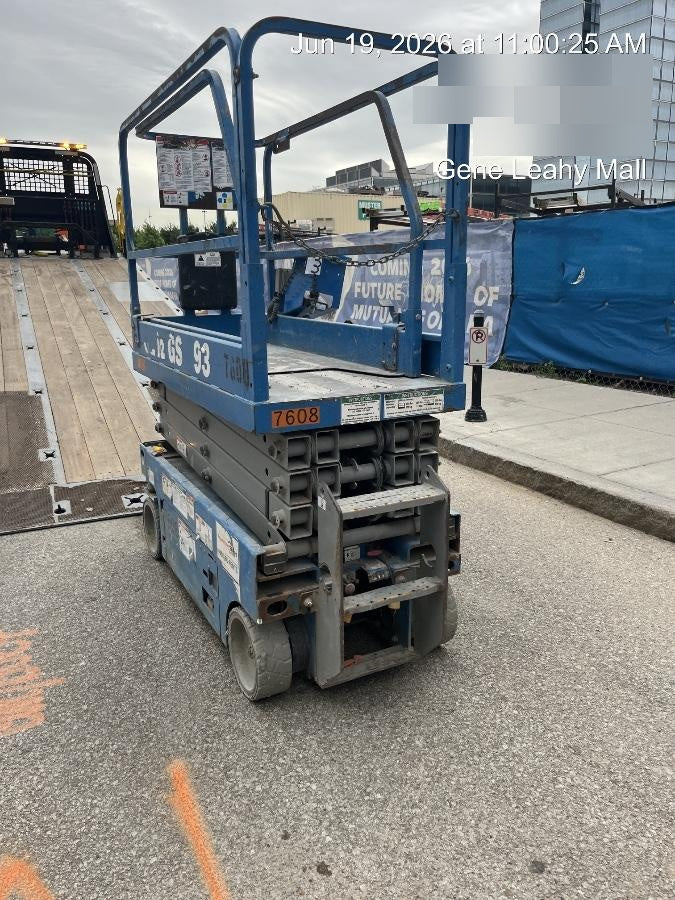 2018 Genie GS-1930 Genie GS-1930 Lift w/Fixed Rail and Chain Entry