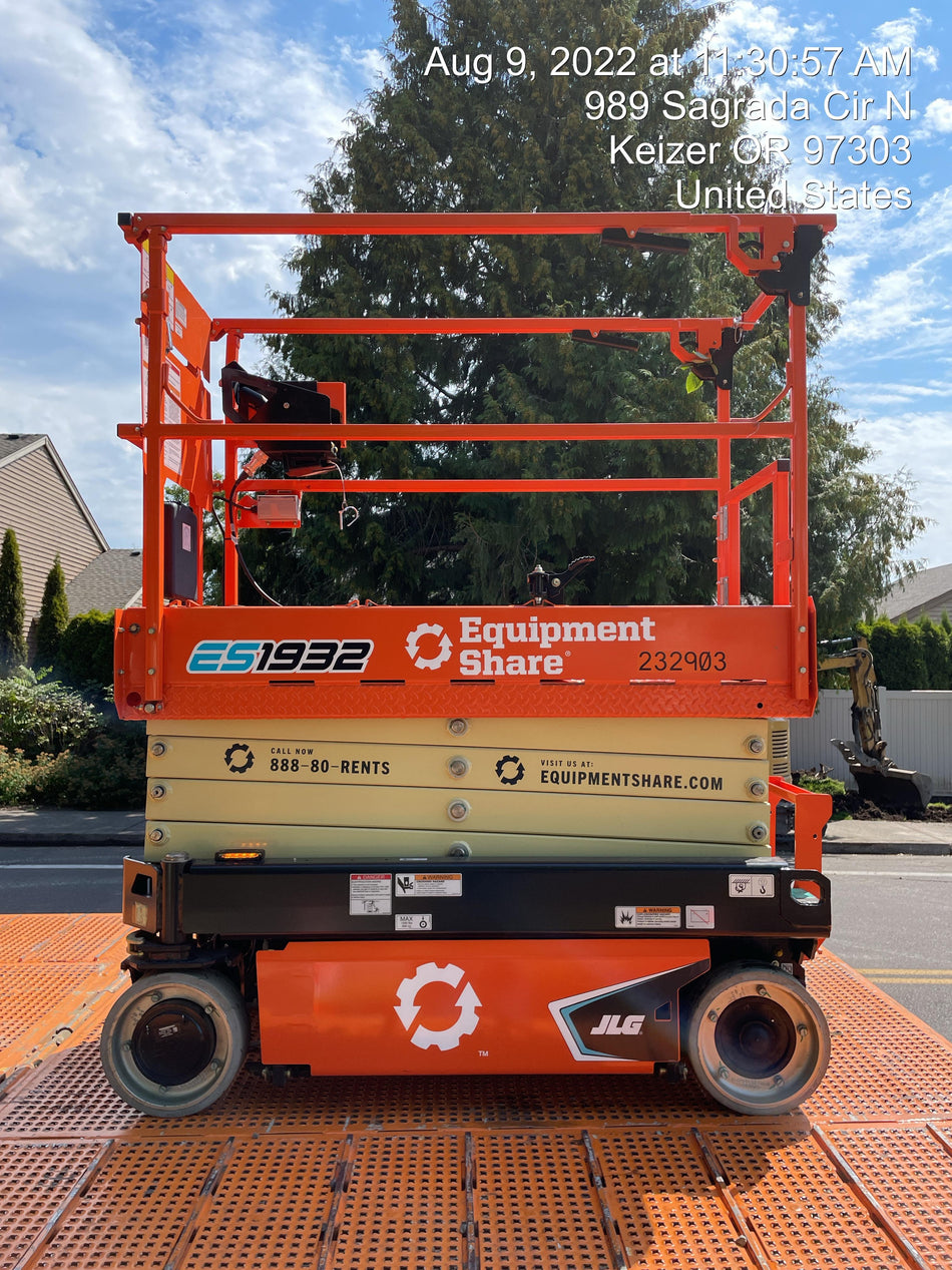 2022 JLG ES1932