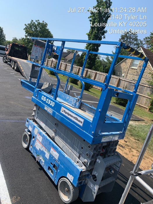 2020 Genie GS-1930 Solid Non Marking Tires, Beacon, Folding rails with half height swing gate, 800W Inverter
