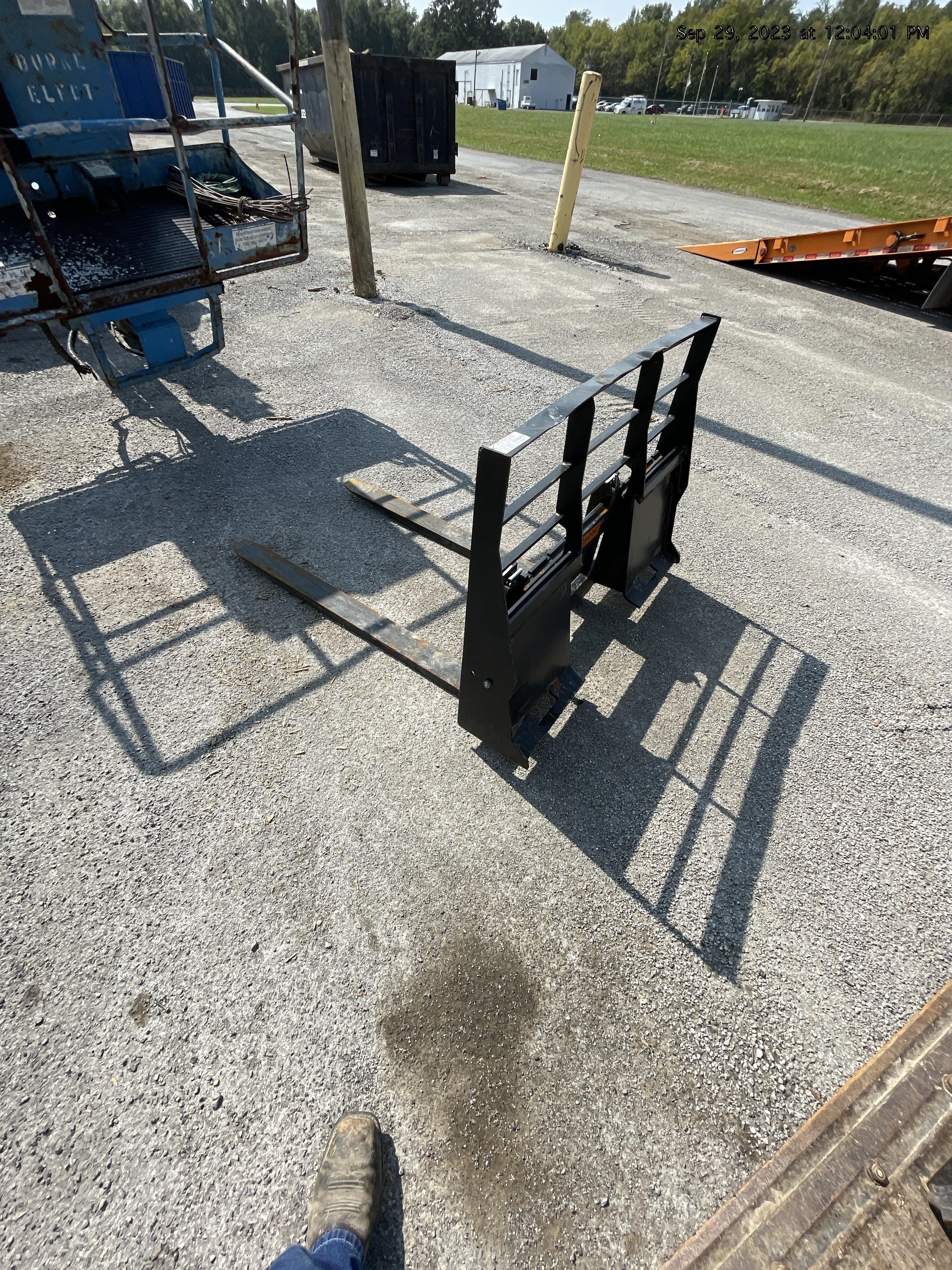 2022 ARROW MATERIAL HANDLING 48" Pallet Forks - Arrow