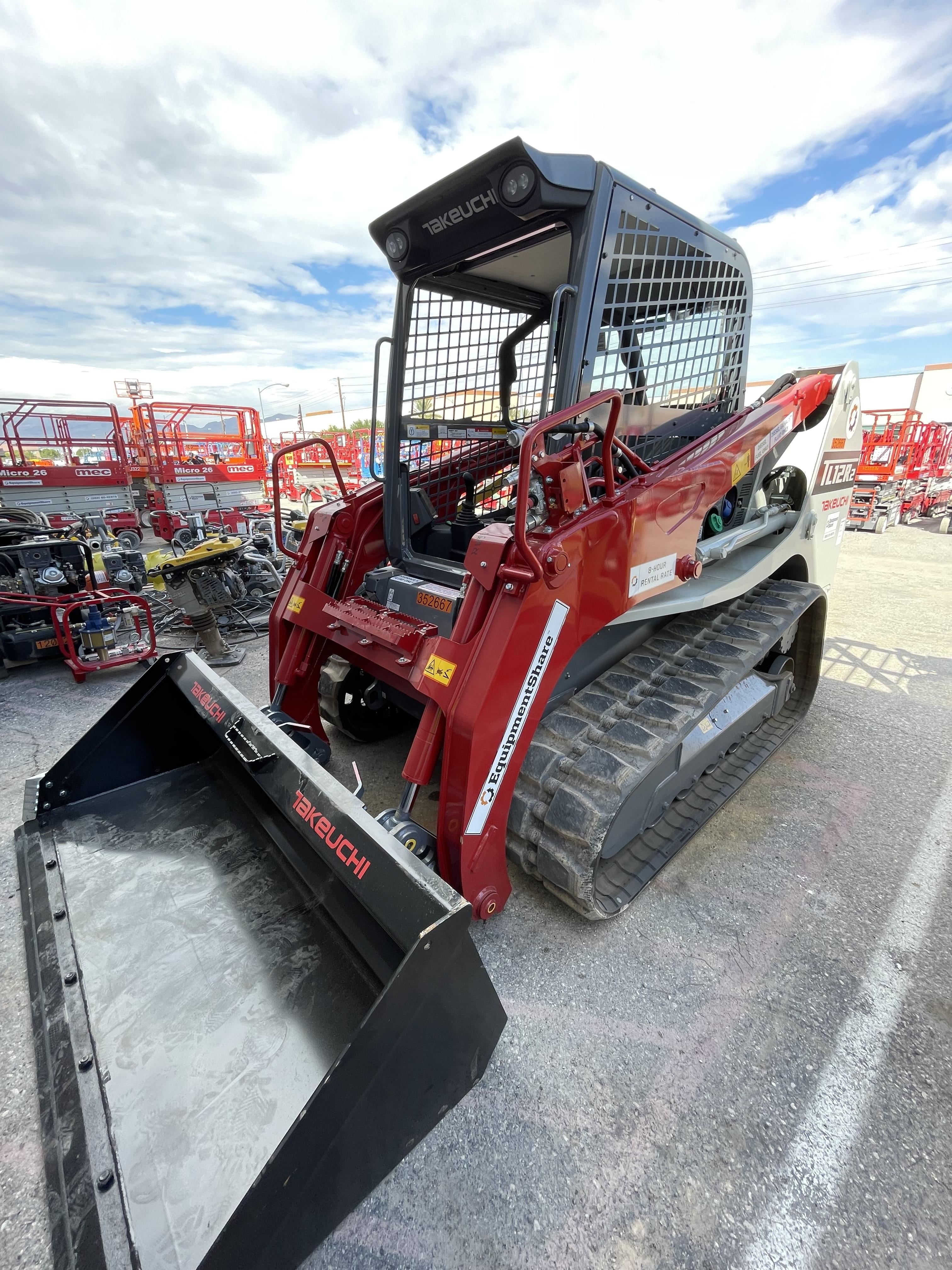 2023 TAKEUCHI TL12R2-R