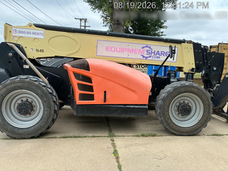 2016 JLG 1055