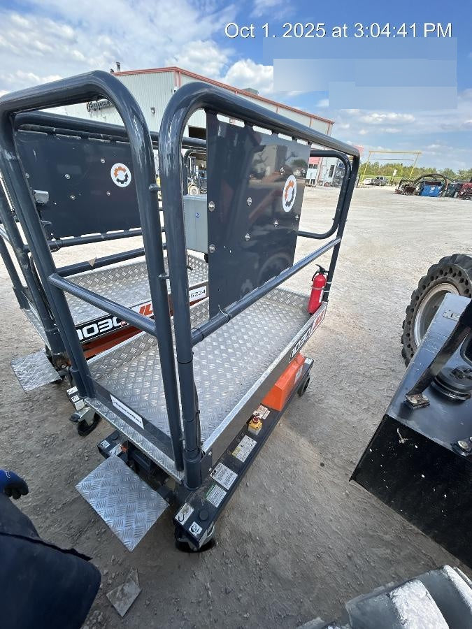 2023 JLG 1030P