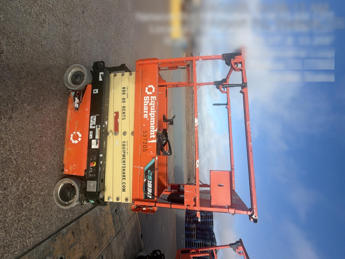 2025 JLG ES1932