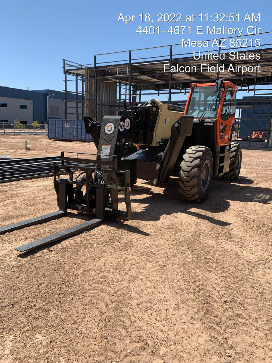 2022 JLG 1075