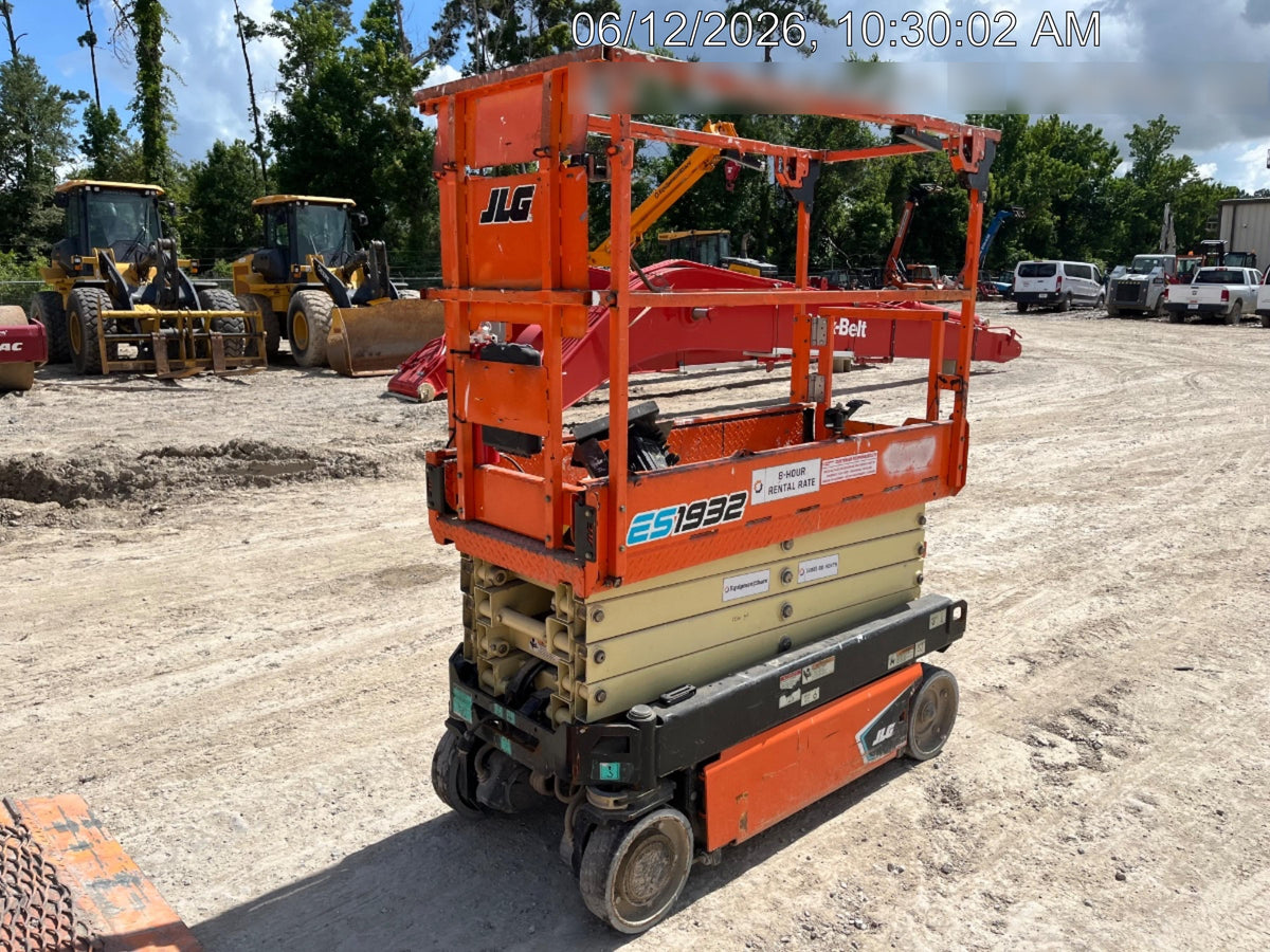 2021 JLG ES1932