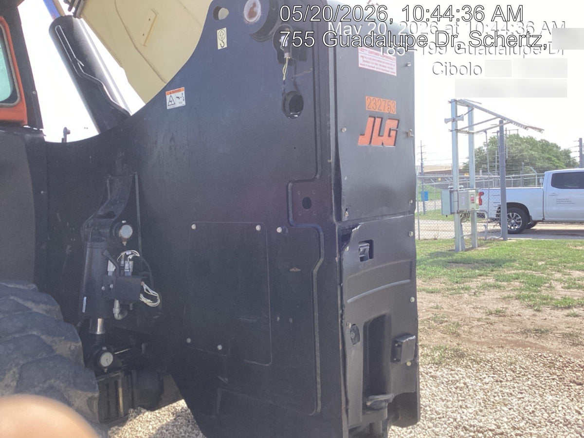 2022 JLG 1075