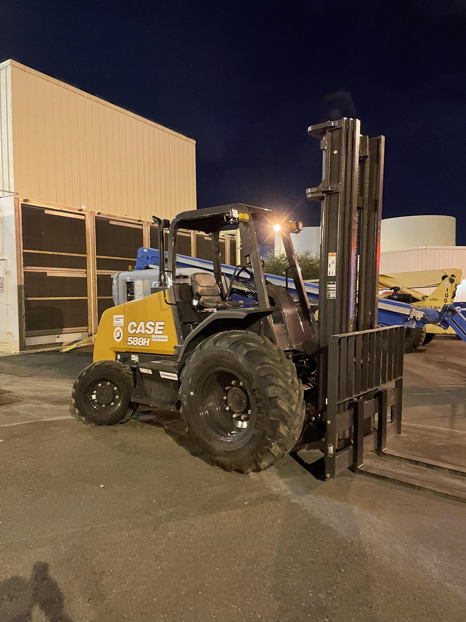 2023 CASE 588H